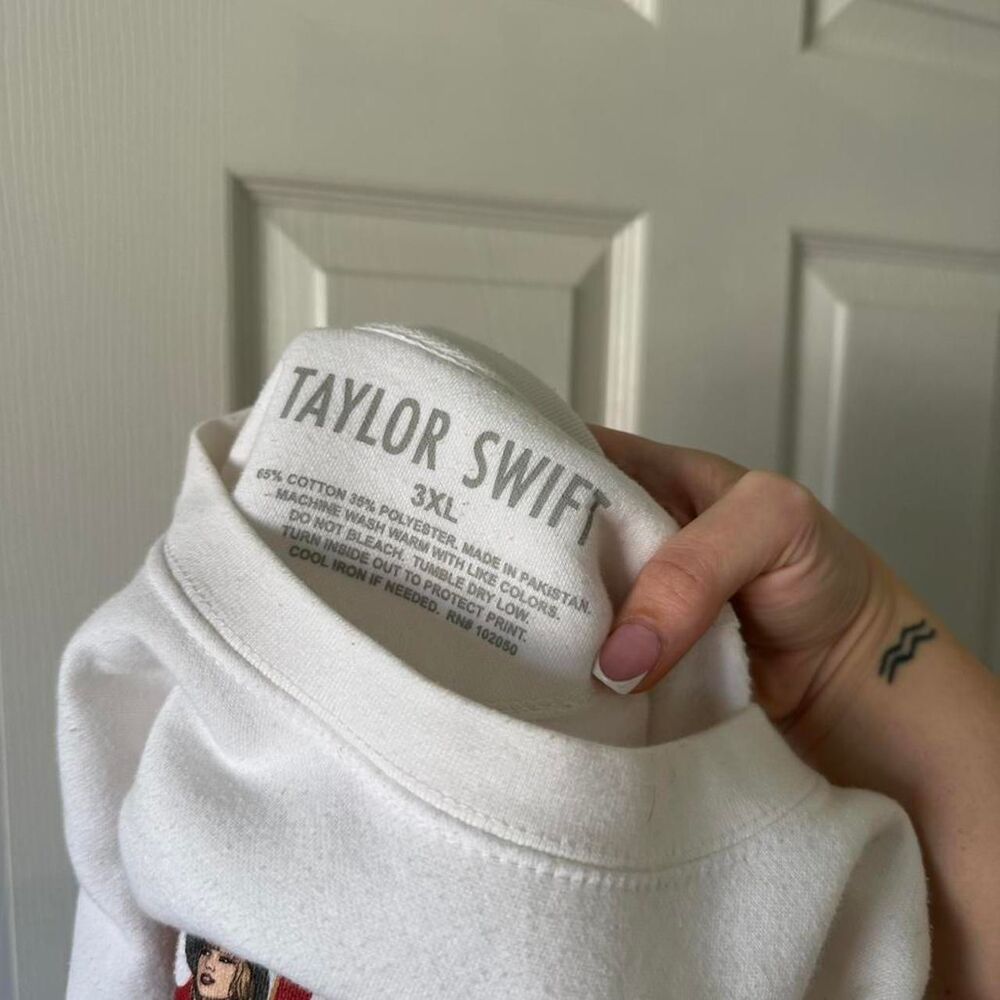 Taylor Swift Red Eras Crewneck sweatshirt size 3X - Picture 3 of 4
